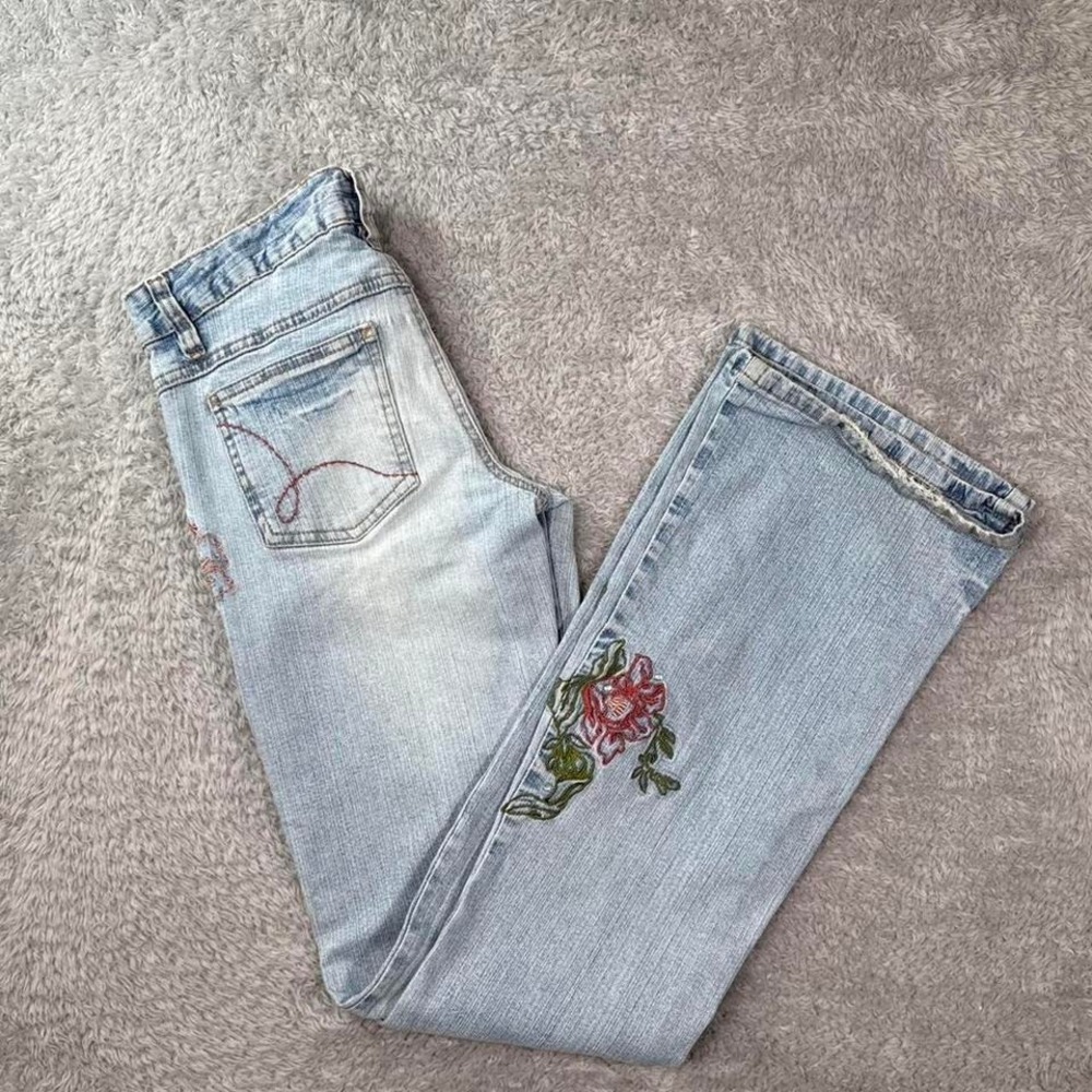 Mudd‎ blue embroidered jeans with floral design